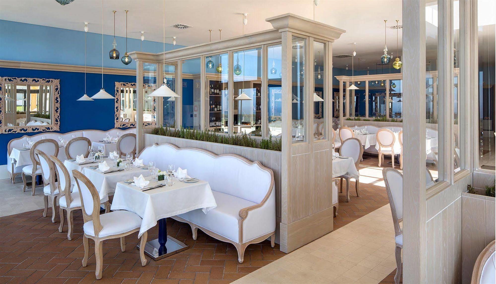 Evolutee Hotel Обідуш Екстер'єр фото The restaurant